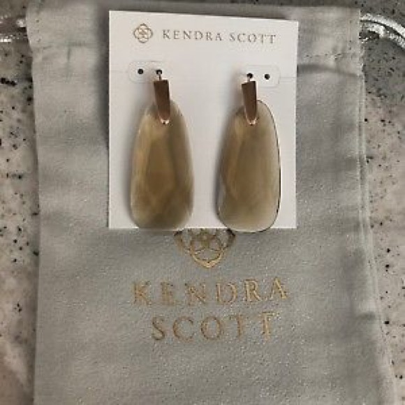 Kendra Scott Maize Rose Gold Drop. - Picture 4 of 5